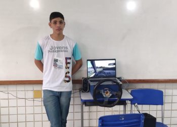 Aluno de Ibatiba constrói simulador de direção automobilístico