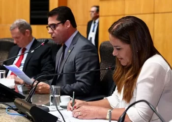 Assembleia do ES aprova tíquete-alimentação de R$ 1,8 mil a deputados