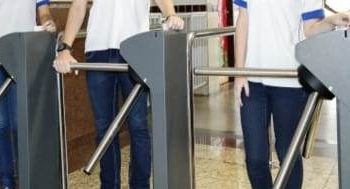Segurança na rede de ensino em Linhares: Lei Municipal prevê instalação de catracas e detectores de metais nas escolas
