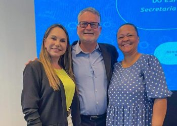 Secretária de Educação de Linhares participa de lançamento de editais do Governo do Estado para investimentos no setor