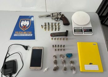 Polícia Militar apreende três adolescentes, arma de fogo, drogas e material utilizado para o tráfico, no bairro Santa Cruz, em Linhares