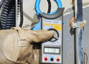 Proprietário de distribuidora de bebidas, em Pinheiros,  é levado para delegacia após ser descoberto furto de energia no estabelecimento