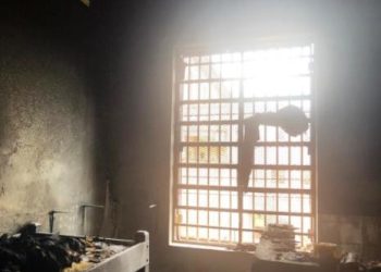 Filhos de detento morto em incêndio na cela devem ser indenizados em 100 mil reais