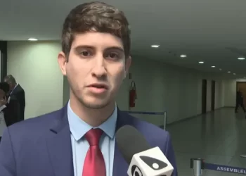 Deputado do ES é parado em blitz com carro da Assembleia e se recusa a fazer bafômetro