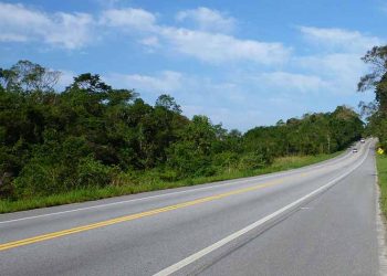 Motorista será indenizado após ter carro danificado por objeto esquecido na pista