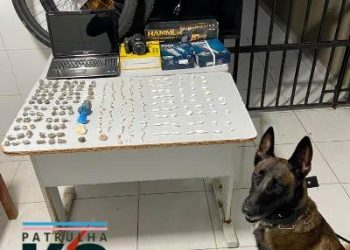 Força Tática e Pantera apreendem drogas e materiais, suspeitos de serem produtos de furtados e roubados, no Jocafe 2