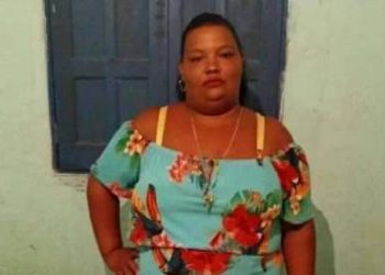 Mulher é encontrada morta em cima da cama, com tiro na cabeça e no braço, em Sooretama
