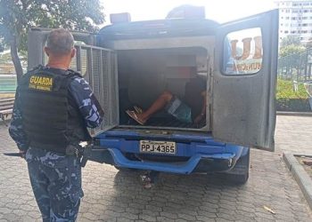 Guarda Civil Municipal prende homem com mandado de prisão em aberto na Praça 22 de agosto, em Linhares