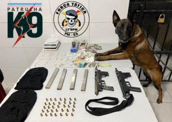 PM apreende submetralhadoras, toucas ninja e outros materiais, além de prender indivíduo tentando abrir “boca de fumo”, no Santa Cruz, em Linhares