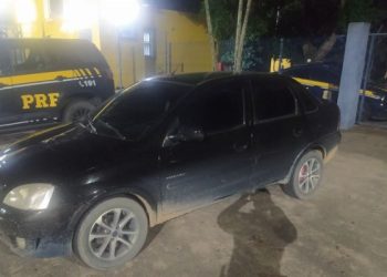 PRF recupera veículo, com restrição de furto, em Sooretama