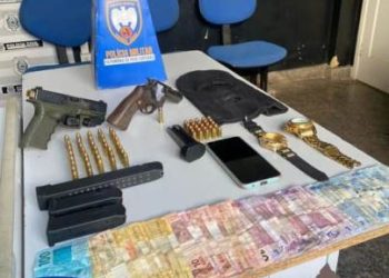 Menor de idade com mandados de apreensão por homicídio e homicídio tentado é apreendido com armas de fogo e munição