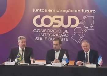 Casagrande debate reforma tributária em evento no Rio de Janeiro