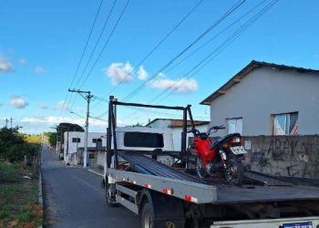 Polícia Militar flagra homem pilotando motocicleta com restrição de furto/roubo, no B. Santa Cruz, em Linhares