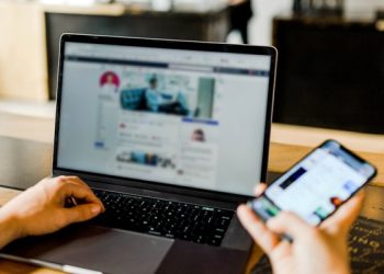 Irmãos são condenados a indenizar, motorista de carro de aplicativo, após ofensas em rede social