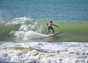 Surfistas se enfrentam nas ondas de Linhares a partir desta sexta