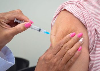 Faltando uma semana para o fim do prazo, apenas 39% do público-alvo se vacinou contra gripe em Linhares