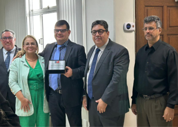 Juiz se despede da Vara do Trabalho de Linhares e recebe homenagens