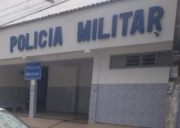 Menores de idade atiram contra a Polícia, fogem e guarnição apreende drogas