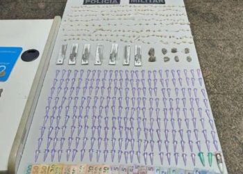 Adolescente é flagrado comercializando mais de 200 pinos de cocaína e mais de 200 pedras de crack