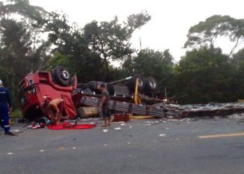 Capotamento de carreta e morte na BR 101, no Norte do ES
