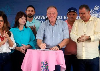 Governador autoriza construção de escolas e unidade de saúde em Vila Valério