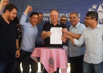 Governador anuncia obras de infraestrutura e casas populares em João Neiva