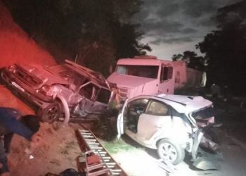 VÍDEO – Acidente envolvendo três veículos, na BR 101, deixa duas pessoas feridas