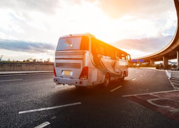 Mulher deve ser ressarcida após contratar ônibus e o acordo não ter sido cumprido