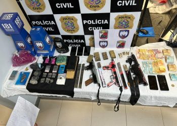 PCES e PMES detêm suspeitos em flagrante e apreendem submetralhadoras, drogas e munições