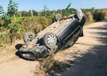 VÍDEO – Coisa de Cinema, dupla rouba automóvel capota, e logo em seguida roubam duas motocicletas e foge