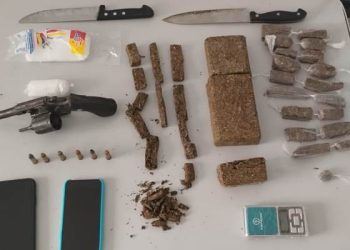 “Porto do Bote” Polícia Militar apreende droga, munições, arma de fogo e leva três para a cadeia, em Linhares