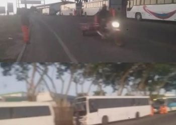 VÍDEO – Protesto; ônibus que fazem transporte de trabalhadores para empresas na região de Cacimbas, em Linhares, estão sendo parados próximo ao IFES