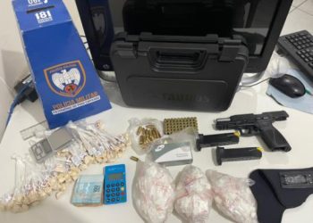 “A casa caiu”! Policiais Militares de Sooretama tiram de circulação mais de 200 papelotes de cocaína, farta munição, pistola e ainda prendem suspeito em flagrante