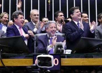 Câmara aprova texto da reforma tributária em segundo turno