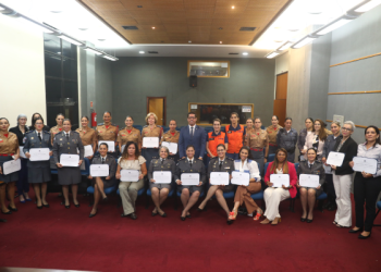 Presidente da Assembleia presta homenagem às mulheres da segurança pública no Dia Estadual da Mulher Policial Militar, Bombeiro Militar e Policial Civil