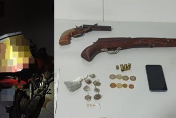Entregador de lanches tem moto roubada, mas PM recupera o veículo e apreende armas de fogo e droga
