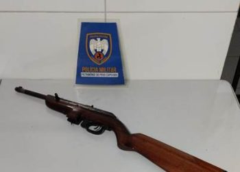 Polícia Militar prende suspeito com arma de fogo, na cintura, próximo a posto de combustíveis, em Bebedouro