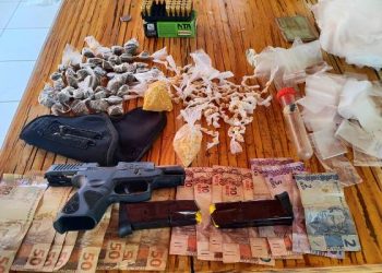 Polícias Civil e Militar apreendem pistola, drogas e dinheiro, durante buscas por mais envolvidos na morte dos três adolescentes em Sooretama