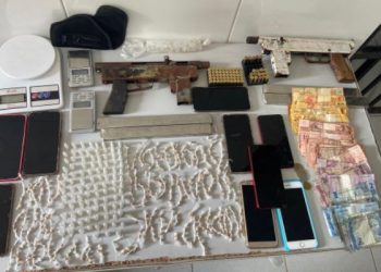 Operação Sentinela em Sooretama – PM põe “Pocano” e apreende submetralhadoras, farta munição, drogas, dinheiro e leva três para a delegacia