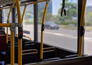 Consumidora deve ser indenizada após atraso em transporte público