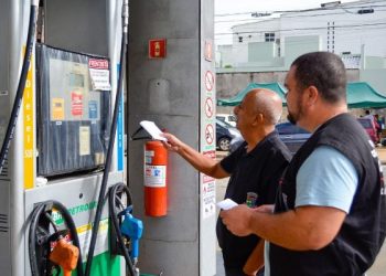 Procon de Linhares realiza fiscalização e pesquisa de preços em postos de combustíveis de Linhares