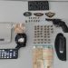 Através de denúncia, Polícia Militar apreende arma de fogo, munições, dinheiro e drogas no Interlagos, em Linhares