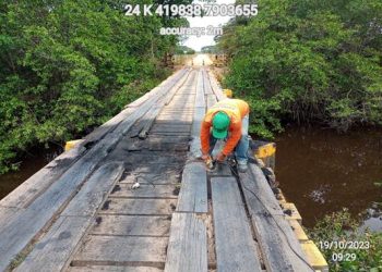 Manutenção feita por equipes do DER-ES, em ponte que foi alvo  de vandalismo, em São Mateus, pode ser finalizada hoje (20)