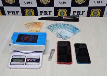 Apreensão de 1 KG de cocaína e casal detido durante fiscalização da PRF na BR 101 em Linhares