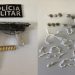 Polícia apreende submetralhadora de adolescente, que foge, mas é apreendido no outro dia com drogas