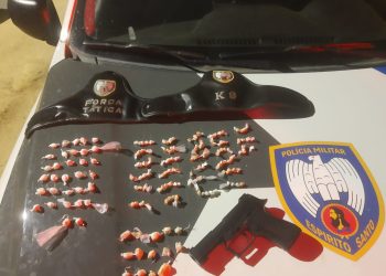 Dupla em motocicleta foge da PM, ameaça atirar na Polícia, bate em ônibus e foge a pé no bairro Aviso, em Linhares