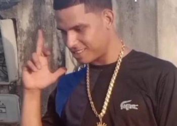 31 PERFURAÇÕES – Homens encapuzados invadem casa, trancam família em quarto e matam jovem, no Jocafe I, em Linhares