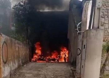 VÍDEO – Incêndio que destruiu motos em parque aquático, no balneário de Guriri, pode ter sido motivado por fim de relacionamento de adolescente com funcionária do local