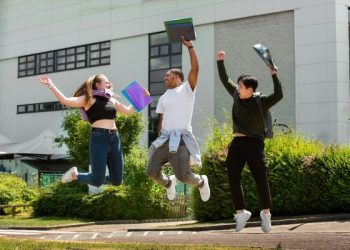 Nossa Bolsa 2024: Governo do Estado divulga edital de seleção com mais de mil bolsas para graduação