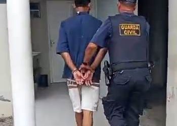 VÍDEO – Homem com mandado de prisão é conduzido para a delegacia pela Guarda Civil Municipal de Linhares